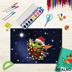 Baby Yoda Playing With Christmas Lights - Mandalorian - Star Wars - Podmetač za sto