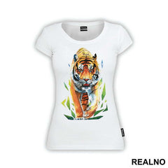Tiger Walking Over Leaves - Životinje