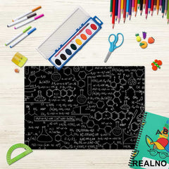 Chemical Formulas On The Board - Engineer - Podmetač za sto