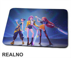 Rumi, Mira And Zoey - Weapons - Glow - Huntrix - Kpop Demon Hunters - Podloga za miš