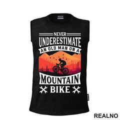 Never Underestimate An Old Man On A - Bickilovi - Bike - Majica