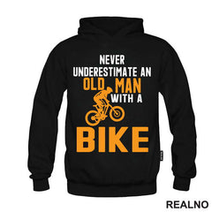 Never Underestimate An Old Man With A - Bickilovi - Bike - Majica