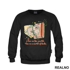 I Live In Two Worlds One Is A World Of - Books - Čitanje - Knjige - Majica