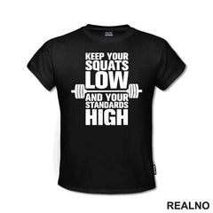 Keep Your Squats Low And Your Standards High - Trening - Majica
