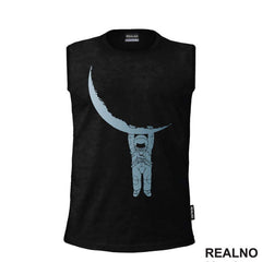 The Astronaut And The Half Moon - Space - Svemir