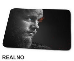 Ragnar Has Fire In His Eyes - Vikings - Podloga za miš