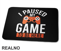 I Paused My Game To Be Here - Orange - Geek - Podloga za miš