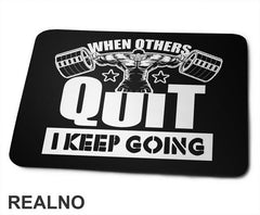 When Others Quit I Keep Going - Bodybuilder - Trening - Podloga za miš