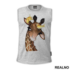 Giraffe And Two Yellow Birds - Životinje