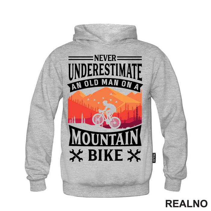Never Underestimate An Old Man On A - Bickilovi - Bike - Majica
