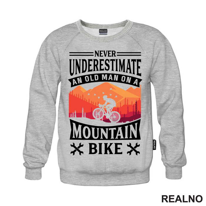 Never Underestimate An Old Man On A - Bickilovi - Bike - Majica