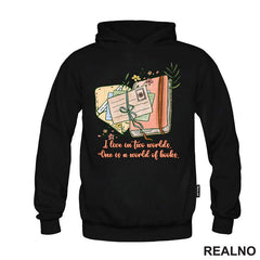I Live In Two Worlds One Is A World Of - Books - Čitanje - Knjige - Majica