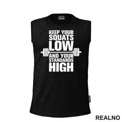 Keep Your Squats Low And Your Standards High - Trening - Majica