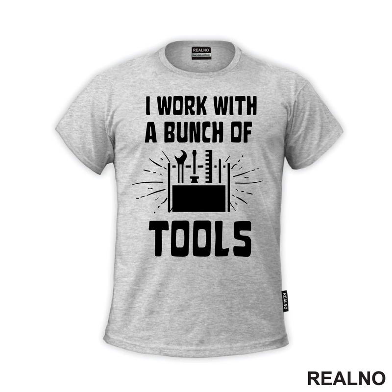 I Work With A Bunch Of Tools - Bag - Radionica - Majstor - Majica