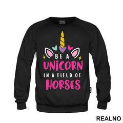 Be A Unicorn In A Field Of Horses - Jednorog - Majica