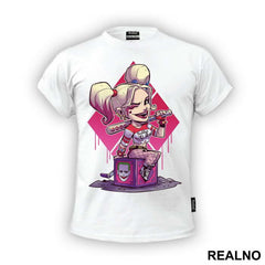 Sitting On A Joker Box - Harley Quinn - Majica