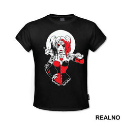 Standing Infront Of The Moon - Harley Quinn - Majica