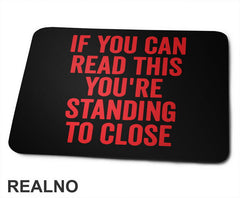If You Can Read This You're Standing To Close - Red - Humor - Podloga za miš