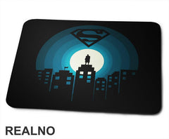 Silhouette Man In A Dark City At The Full Moon - Superman - Podloga za miš