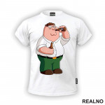 Pete Drinks - Family Guy - Majica