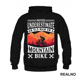 Never Underestimate An Old Man On A - Bickilovi - Bike - Duks Never Underestimate An Old Man On A - Bickilovi - Bike - Duks