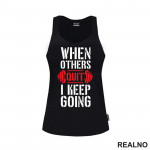 When Others Quit I Keep Going - Red - Trening - Majica