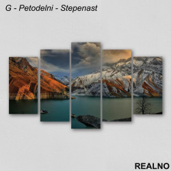 Reka, sedimentne stene prekrivene snegom iznad tamnog neba - Slika na platnu - Kanvas Reka, sedimentne stene prekrivene snegom iznad tamnog neba - Slika na platnu - Kanvas