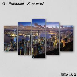 Pogled osvetljenog grada noću iznad tamnih oblaka - Slika na platnu - Kanvas Pogled osvetljenog grada noću iznad tamnih oblaka - Slika na platnu - Kanvas